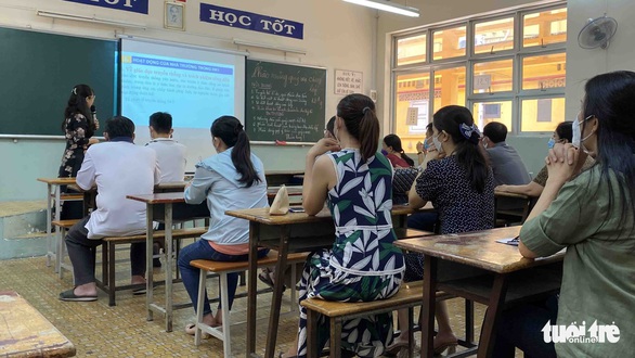 'Có phụ huynh nào xung phong vào ban đại diện cha mẹ học sinh không ạ?'