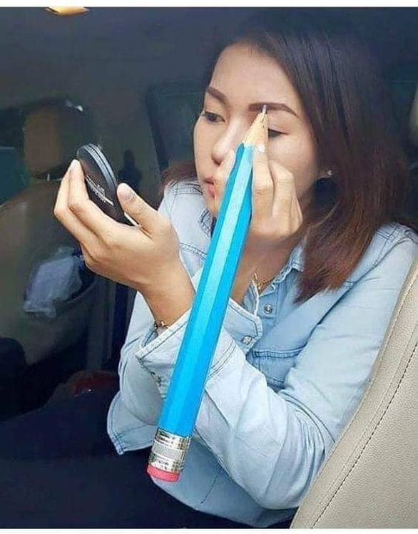 Ảnh vui 12-10: Khi bạn quá thích Maybach nhưng nhà không có điều kiện - Ảnh 4. Ảnh vui 12-10: Khi bạn quá thích Maybach nhưng nhà không có điều kiện - Ảnh 4.