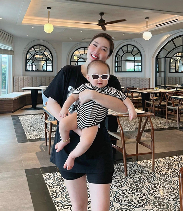 Ảnh vui sao Việt 11-10: Biệt đội Sao nhập ngũ vây kín cô dâu Diệu Nhi - Ảnh 5. Ảnh vui sao Việt 11-10: Biệt đội Sao nhập ngũ vây kín cô dâu Diệu Nhi - Ảnh 5.