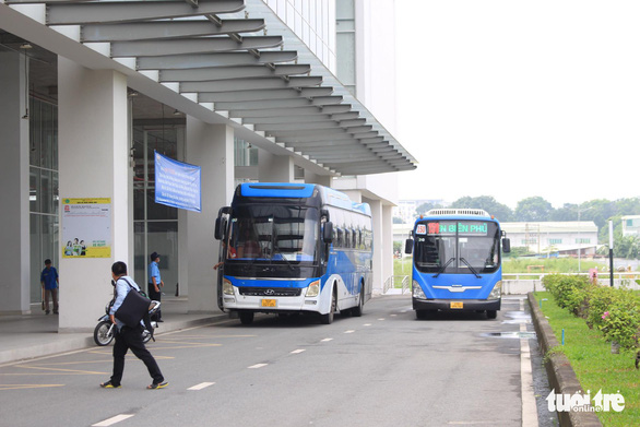 Ngày đầu di dời về bến xe Miền Đông mới: Khách ổn định, mong thêm xe buýt - Ảnh 6.