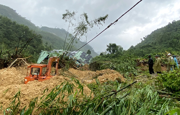 Hàng ngàn nhà dân chìm trong nước lũ - Ảnh 3.