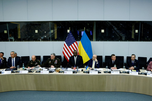 Hơn 50 nước phương Tây cam kết cung cấp nhiều vũ khí hơn cho Ukraine - Ảnh 1.