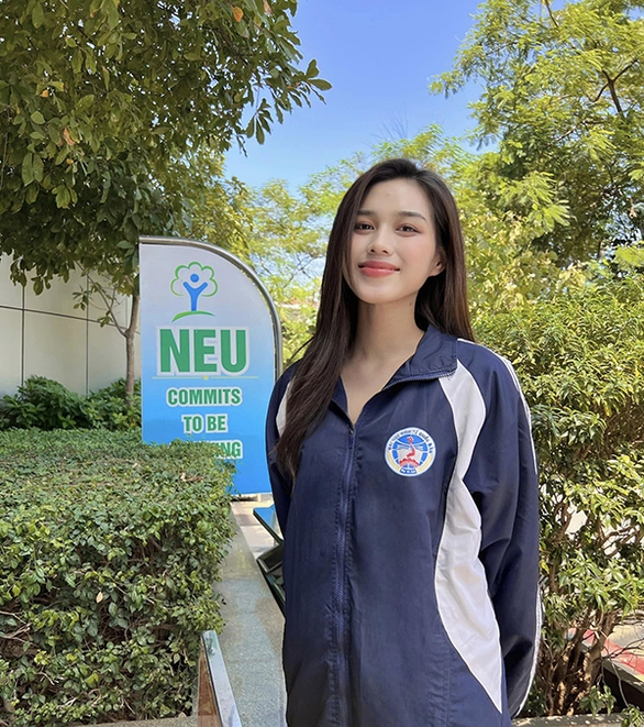 Ảnh vui sao Việt 12-10: Ngọc Trinh nhí nhảnh bên Minh Hằng - Ảnh 6. Ảnh vui sao Việt 12-10: Ngọc Trinh nhí nhảnh bên Minh Hằng - Ảnh 6.