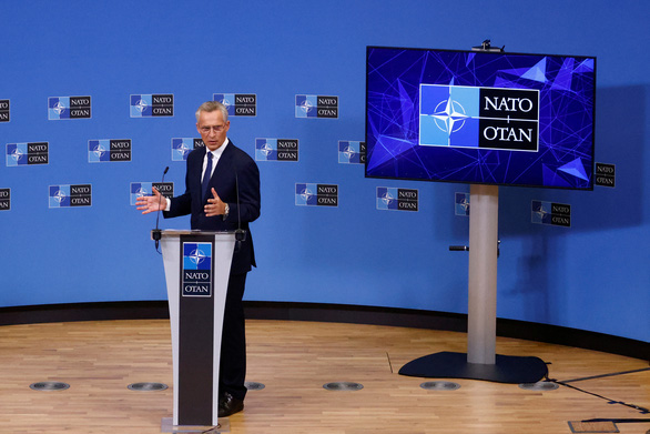 Ông Medvedev: NATO thừa nhận tham gia vào xung đột ở Ukraine - Ảnh 1.