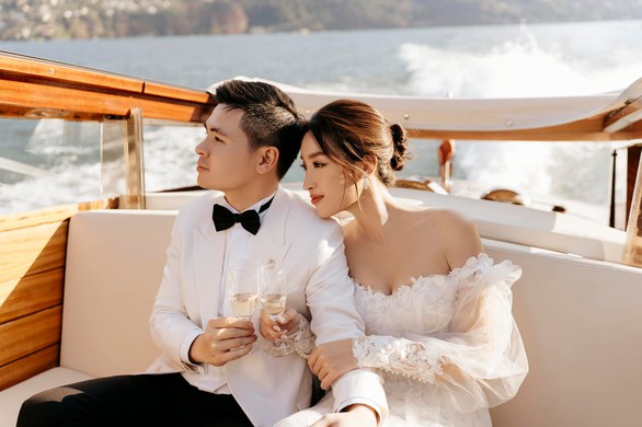 Đẳng cấp gia đình tỉ phú: Đón con dâu hoa hậu bằng xích lô! - Ảnh 8. Đẳng cấp gia đình tỉ phú: Đón con dâu hoa hậu bằng xích lô! - Ảnh 8.