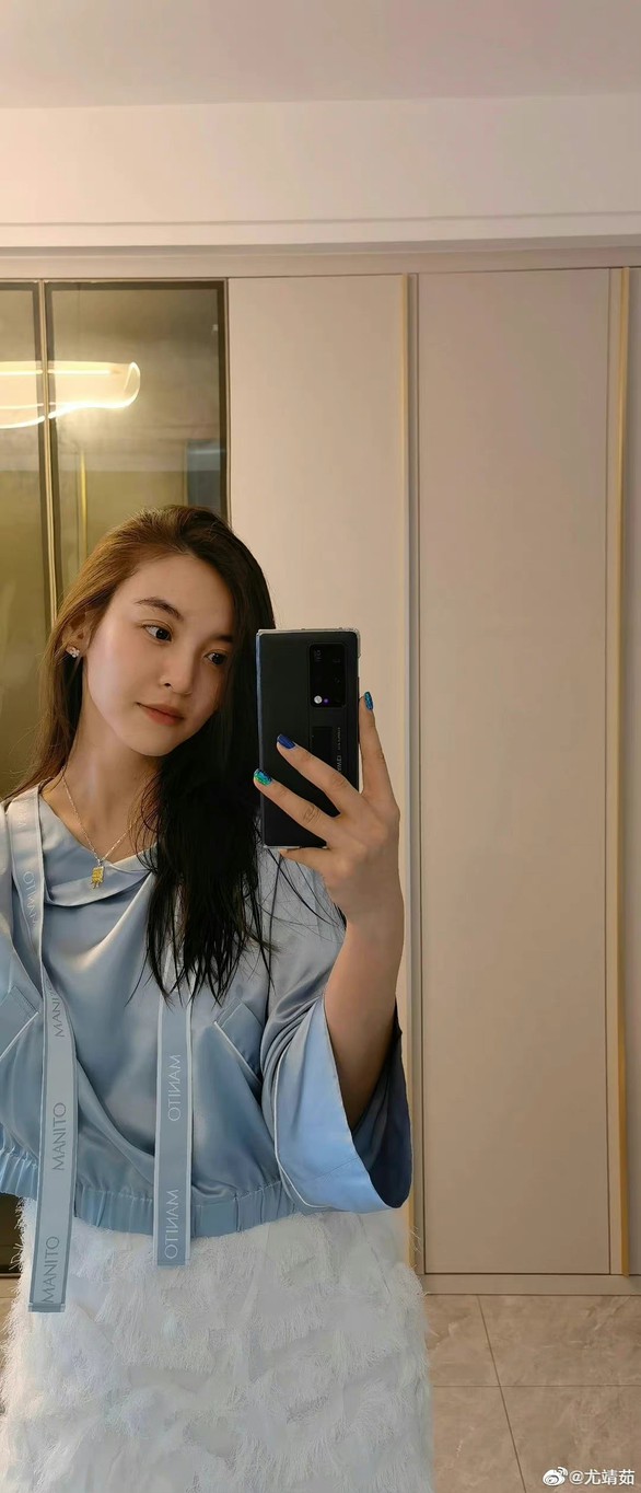 Lưu Khải Uy hẹn hò nữ diễn viên có chồng sau ly hôn Dương Mịch? - Ảnh 4. Lưu Khải Uy hẹn hò nữ diễn viên có chồng sau ly hôn Dương Mịch? - Ảnh 4.