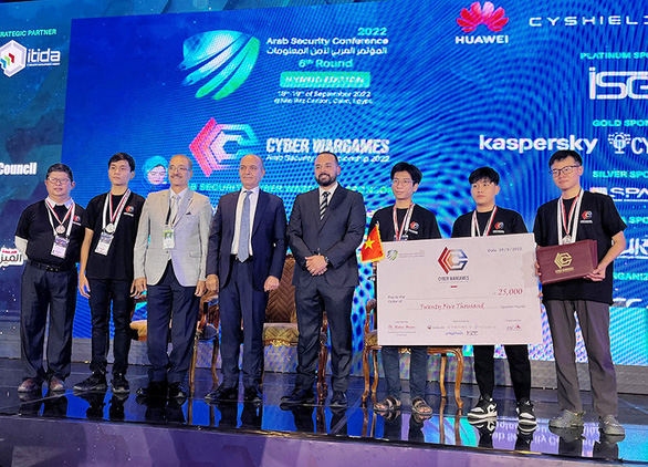 Sinh viên Duy Tân đoạt giải nhì tại ARAB Security Cyber Wargames ở Ai Cập - Ảnh 1.