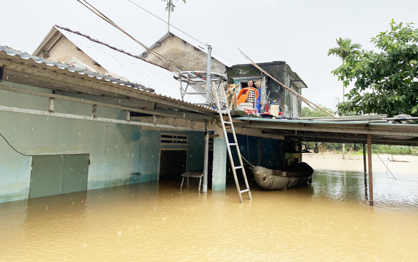 Hơn 4.000 ngôi nhà ở Quảng Nam bị ngập, 1 người chết - Ảnh 1.
