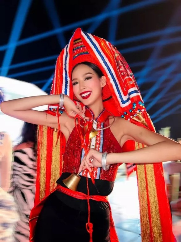 Ứng xử như nuốt mic, Bảo Ngọc ẵm luôn vương miện Hoa hậu Liên lục địa - Ảnh 2. Ứng xử như nuốt mic, Bảo Ngọc ẵm luôn vương miện Hoa hậu Liên lục địa - Ảnh 2.