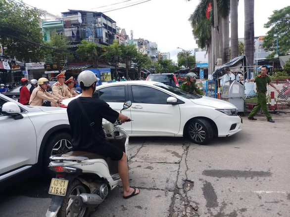 Cứu hộ hơn 300 xe ô tô sau trận ngập lụt lịch sử ở Đà Nẵng - Ảnh 3.