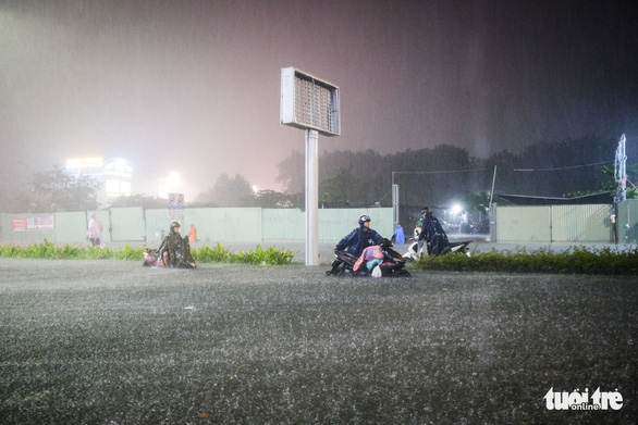 Ít nhất 4 người chết trong trận mưa ngập tại Đà Nẵng - Ảnh 2.