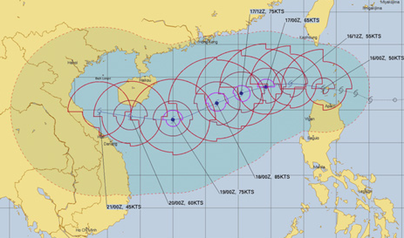 Bão Nesat tối nay vào Biển Đông, dự báo sẽ giảm cấp khi vào gần đất liền Bắc Trung Bộ - Ảnh 2.