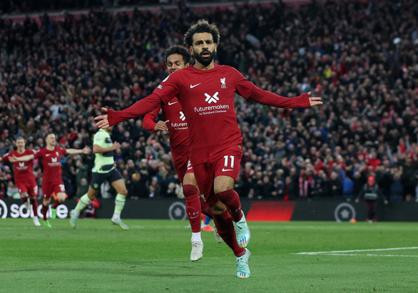 Thủ môn Alisson kiến tạo, Salah ghi bàn giúp Liverpool hạ Man City - Ảnh 1.