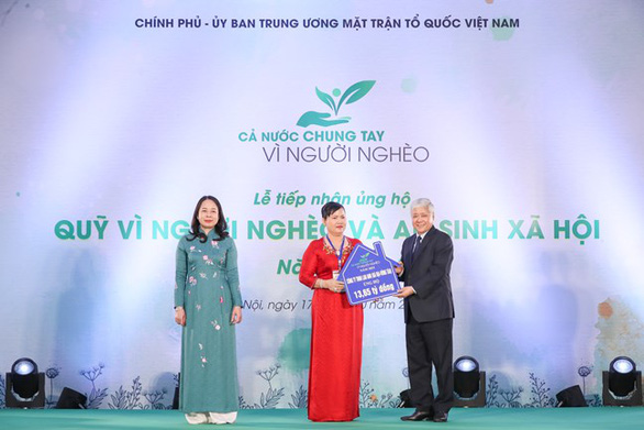 Hơn 1.400 tỉ đồng ủng hộ Quỹ Vì người nghèo và an sinh xã hội 2022 - Ảnh 1.