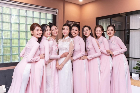Đẳng cấp gia đình tỉ phú: Đón con dâu hoa hậu bằng xích lô! - Ảnh 7. Đẳng cấp gia đình tỉ phú: Đón con dâu hoa hậu bằng xích lô! - Ảnh 7.