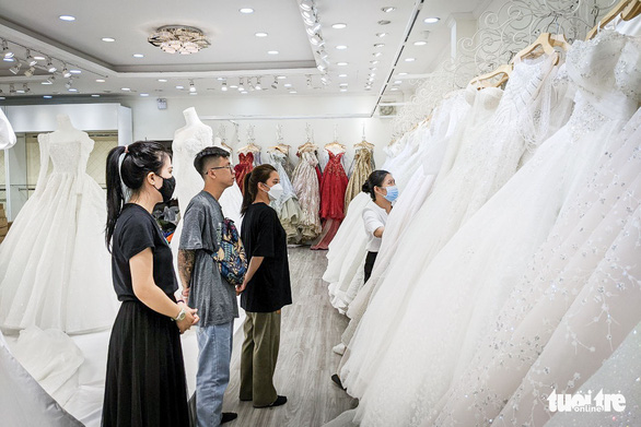 Hệ thống đồ cưới Mai Wedding mở cửa lại, hứa đảm bảo quyền lợi khách hàng - Ảnh 2.