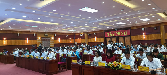Tây Ninh lần đầu tiên tổ chức hội nghị chuyển đổi số - Ảnh 1.