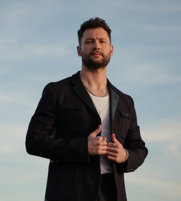 Ca sĩ tỉ view Calum Scott muốn học tiếng Việt để hát cùng Hoàng Duyên - Ảnh 4. Ca sĩ tỉ view Calum Scott muốn học tiếng Việt để hát cùng Hoàng Duyên - Ảnh 4.