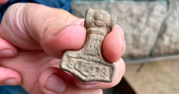 Phát hiện cổ vật hình búa Thor 1.000 năm tuổi - Ảnh 1.