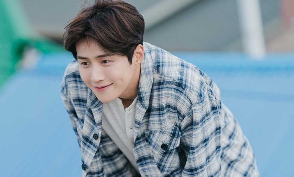 ‘Trai ngoan quốc dân’ Kim Seon Ho trở lại sau ồn ào đời tư? - Ảnh 3. ‘Trai ngoan quốc dân’ Kim Seon Ho trở lại sau ồn ào đời tư? - Ảnh 3.