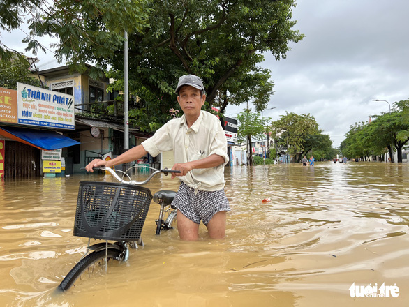 Mưa lớn do bão số 6 sẽ không gây ngập diện rộng ở Huế như vài ngày trước - Ảnh 1.