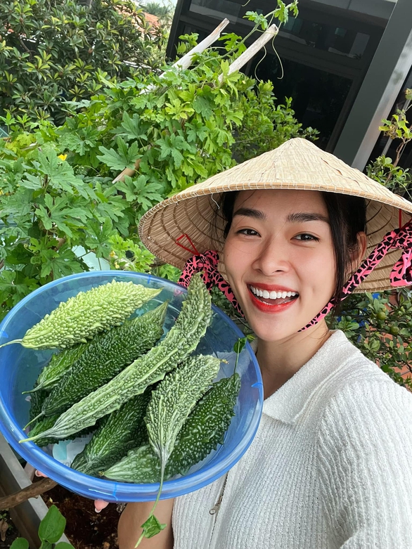 Ảnh vui sao Việt 2-10: Ngọc Trinh, Vũ Khắc Tiệp tình cảm bên con trai nuôi - Ảnh 3. Ảnh vui sao Việt 2-10: Ngọc Trinh, Vũ Khắc Tiệp tình cảm bên con trai nuôi - Ảnh 3.