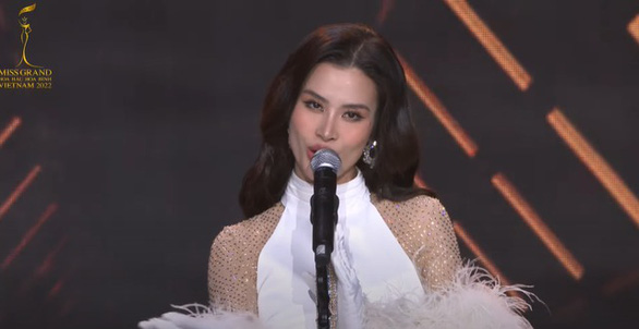 Chấn động: Fan hô tên Bảo Thy để chào đón Đông Nhi diễn tại chung kết Miss Grand Vietnam - Ảnh 3.