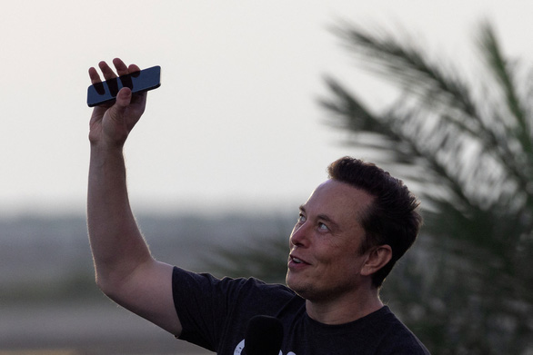 Tỉ phú Elon Musk cung cấp Internet vệ tinh cho khu vực thiệt hại do bão Ian - Ảnh 1.
