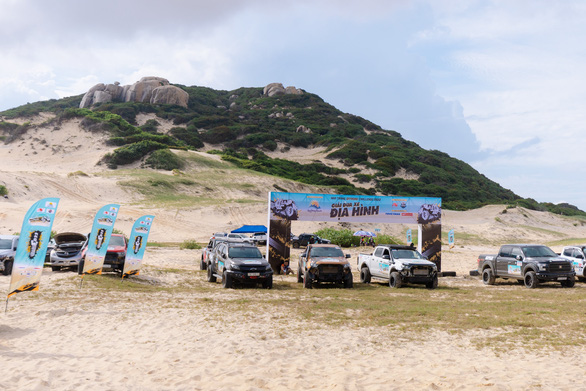 Ngoạn mục cuộc đua chinh phục ‘tiểu sa mạc trên biển’ ở Khánh Hòa - Ảnh 3.