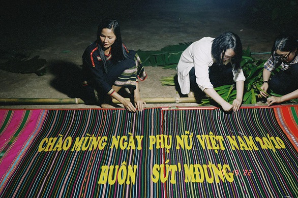 Ảnh vui sao Việt 20-10: Ca sĩ Mỹ Tâm hội ngộ Hà Anh Tuấn - Ảnh 3. Ảnh vui sao Việt 20-10: Ca sĩ Mỹ Tâm hội ngộ Hà Anh Tuấn - Ảnh 3.
