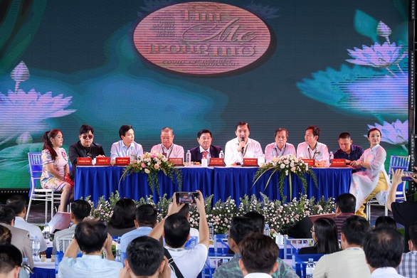 Ban tổ chức lên tiếng trước ý kiến trái chiều về Hoài Linh tái xuất trong đêm nhạc gây quỹ - Ảnh 2. Ban tổ chức lên tiếng trước ý kiến trái chiều về Hoài Linh tái xuất trong đêm nhạc gây quỹ - Ảnh 2.