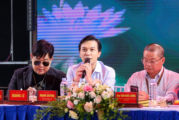 Ban tổ chức lên tiếng trước ý kiến trái chiều về Hoài Linh tái xuất trong đêm nhạc gây quỹ - Ảnh 3. Ban tổ chức lên tiếng trước ý kiến trái chiều về Hoài Linh tái xuất trong đêm nhạc gây quỹ - Ảnh 3.