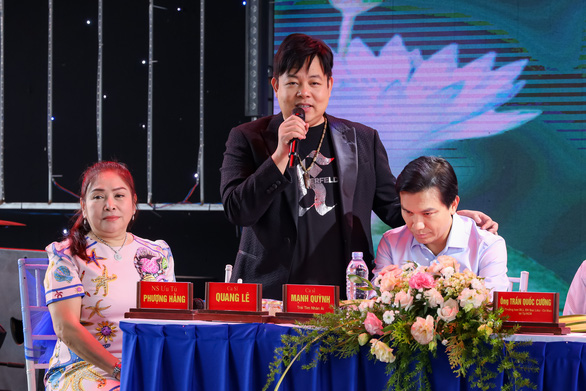 Ban tổ chức lên tiếng trước ý kiến trái chiều về Hoài Linh tái xuất trong đêm nhạc gây quỹ - Ảnh 7.