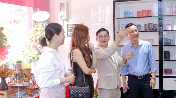 Thế Giới Nước Hoa khai trương cửa hàng đại diện (flagship) đầu tiên tại TP.HCM - Ảnh 3.