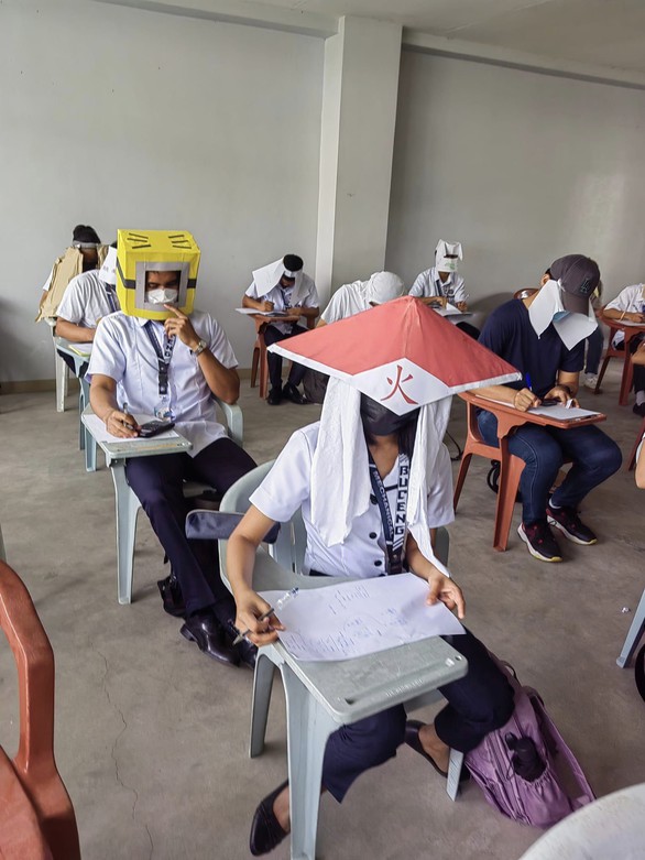 Chết cười với loạt mũ chống quay cóp của hội sinh viên lầy lội - Ảnh 1. Chết cười với loạt mũ chống quay cóp của hội sinh viên lầy lội - Ảnh 1.