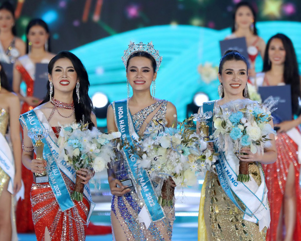 Vừa đăng quang, tân Hoa hậu Biển đảo Việt Nam trả lại vương miện - Ảnh 1.