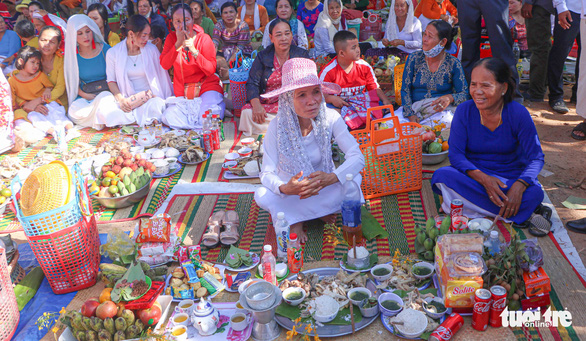 Rực rỡ sắc màu lễ hội Katê Ninh Thuận - Ảnh 4.