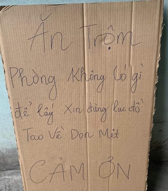 Những biển cảnh báo trộm có 1-0-2 - Ảnh 1. Những biển cảnh báo trộm có 1-0-2 - Ảnh 1.