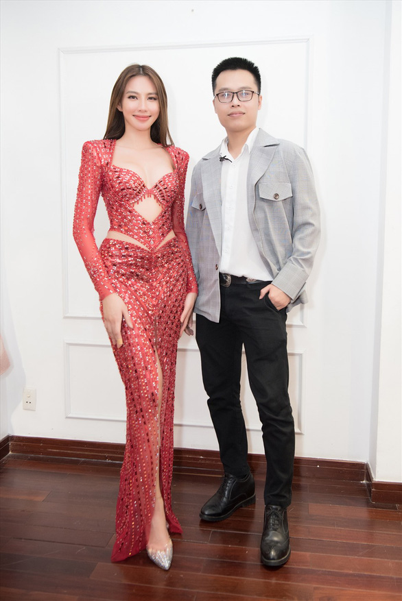 Hoa hậu Thùy Tiên tỏa sáng với thiết kế từ 5.000 viên đá pha lê - Ảnh 16.