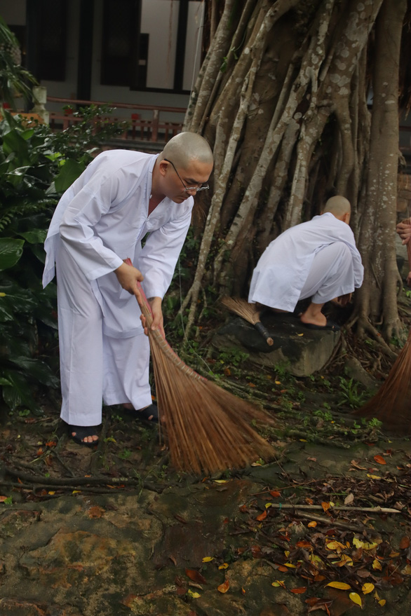 MC Đại Nghĩa xuống tóc, xuất gia gieo duyên tại Huế - Ảnh 6.