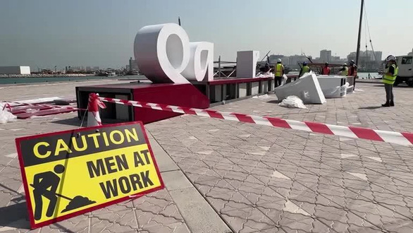 Hàng ngàn công nhân bị trục xuất khỏi thủ đô Qatar trước World Cup 2022 - Ảnh 1.