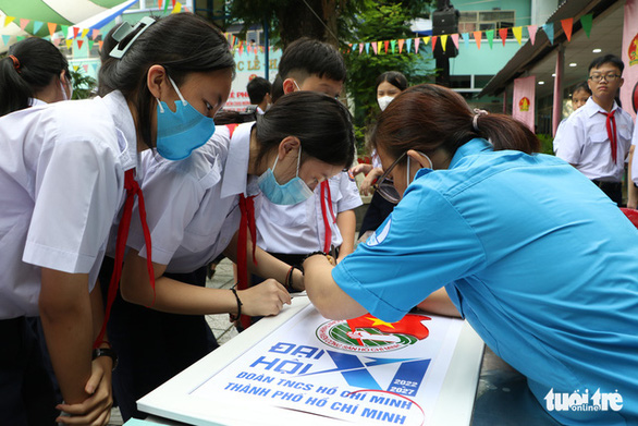 Học sinh TP.HCM hào hứng tham gia hoạt động chào mừng đại hội Đoàn - Ảnh 4.