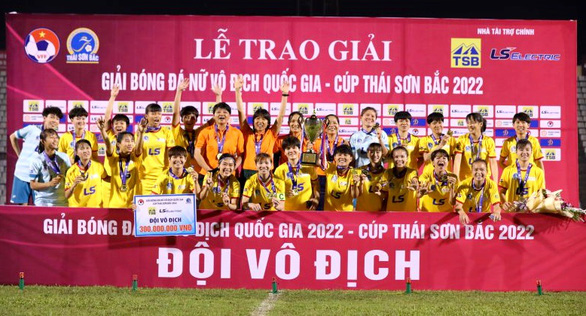 CLB TP.HCM lần thứ 11 vô địch Giải bóng đá nữ quốc gia - Ảnh 1.
