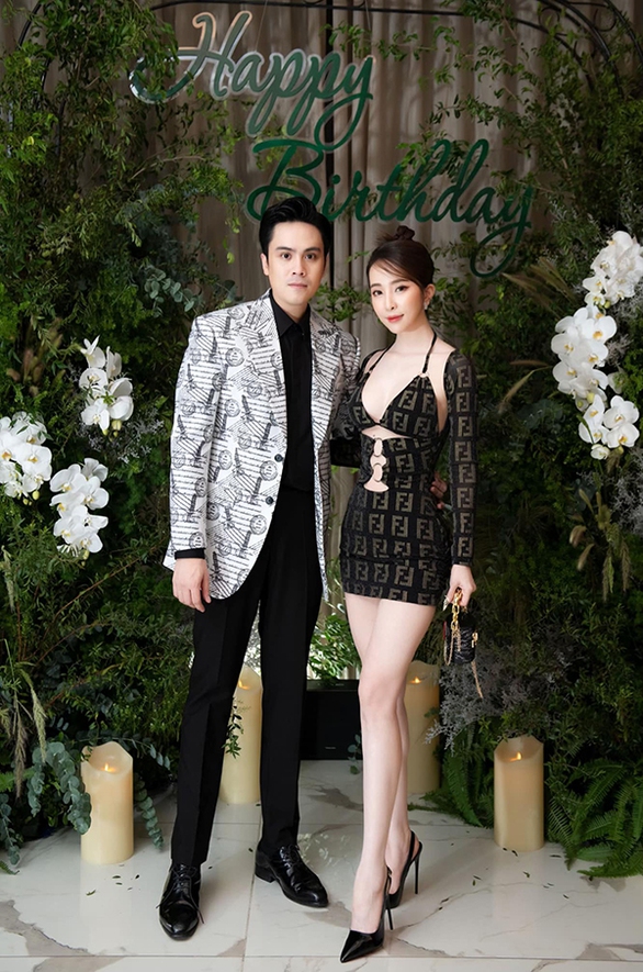 Ảnh vui sao Việt 30-10: Hai con nhà Hồ Ngọc Hà tình thương mến thương - Ảnh 9. Ảnh vui sao Việt 30-10: Hai con nhà Hồ Ngọc Hà tình thương mến thương - Ảnh 9.