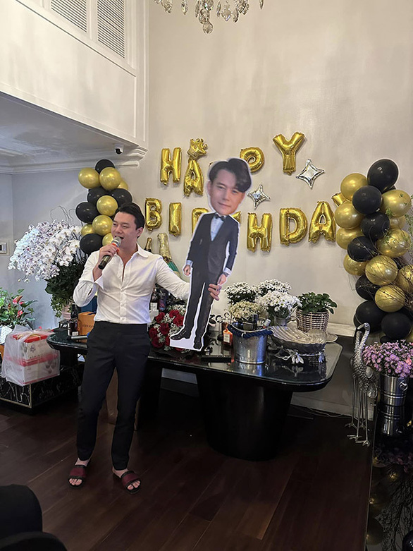 Anh Dũng nũng nịu bên bạn gái Trương Ngọc Ánh trong tiệc sinh nhật - Ảnh 7.
