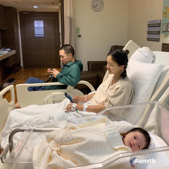 Ảnh vui 31-10: Ăn phở thì nhớ cho tương ớt vô mới ngon, anh trai! - Ảnh 6. Ảnh vui 31-10: Ăn phở thì nhớ cho tương ớt vô mới ngon, anh trai! - Ảnh 6.