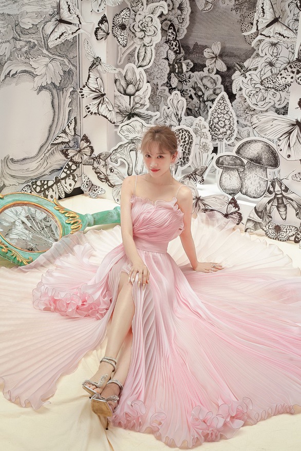 Hari Won hoạt động ‘hết công suất’, bỏ ngoài tai tin đồn ly hôn - Ảnh 2. Hari Won hoạt động ‘hết công suất’, bỏ ngoài tai tin đồn ly hôn - Ảnh 2.