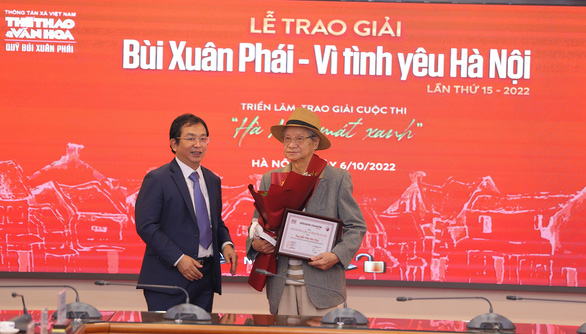 Đạo diễn ‘Hà Nội trong mắt ai’ Trần Văn Thủy nhận Giải thưởng lớn Giải thưởng Bùi Xuân Phái - Ảnh 1.