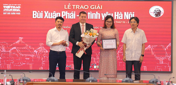 Đạo diễn ‘Hà Nội trong mắt ai’ Trần Văn Thủy nhận Giải thưởng lớn Giải thưởng Bùi Xuân Phái - Ảnh 5.