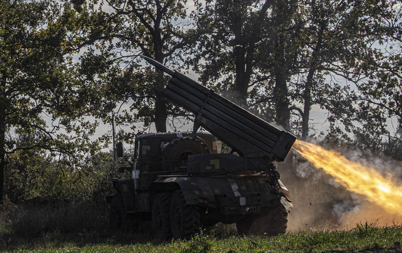Ukraine tuyên bố tái chiếm 1.200km2 ở Kherson, Mỹ nói tiếp tục bơm vũ khí cho Ukraine - Ảnh 1.